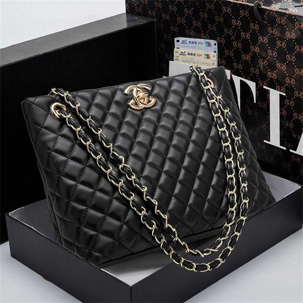 purses lingge bag high capacity women's 2023 new trendy small fragrance chain shoulder versatile crossbody tote
purses lingge bag high capacity women's 2023 new trendy small fragrance chain shoulder versatile crossbody tote