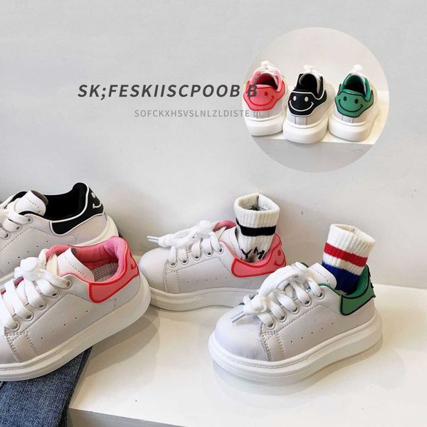 korean version of smiling face children's small white spring 2023 new girls' casual sports boys' and babies' board shoes, Black;red
korean version of smiling face children's small white spring 2023 new girls' casual sports boys' and babies' board shoes, Black;red