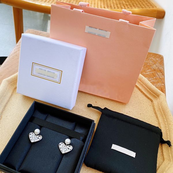 fashion designer earrings luxury classic charm love stud with diamond women party wedding gifts, Golden;silver
fashion designer earrings luxury classic charm love stud with diamond women party wedding gifts, Golden;silver