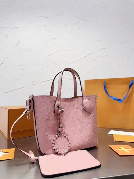 luxurys designers women upscale totes shopping bags handbag shouder crossbody bag cowhide ladies
luxurys designers women upscale totes shopping bags handbag shouder crossbody bag cowhide ladies