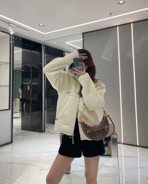 classic brand name ladies shoulder bag new underarm crescent bag high sense presbyopic pea bag slung chain bag moon bag female bag
classic brand name ladies shoulder bag new underarm crescent bag high sense presbyopic pea bag slung chain bag moon bag female bag