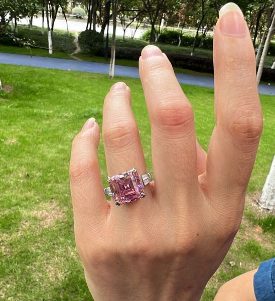2023 sell wedding rings handmade deluxue jewelry 925 sterling silver pink 5a cubic zircon cz diamond moissanite promise women bridal band ri, Slivery;golden
2023 sell wedding rings handmade deluxue jewelry 925 sterling silver pink 5a cubic zircon cz diamond moissanite promise women bridal band ri, Slivery;golden