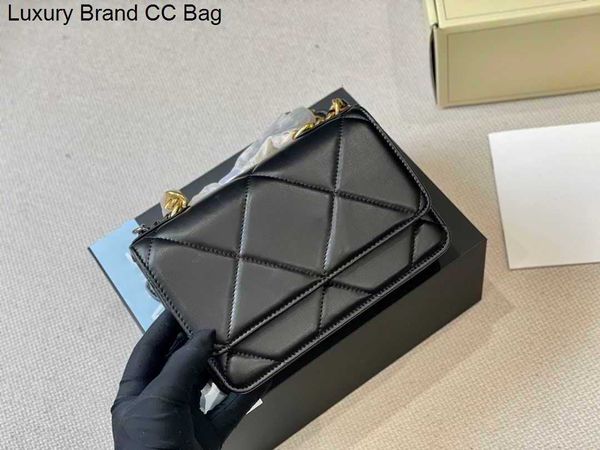 19 cc series cross body women new designer lambskin bags luxury shoulder bag cc flap crossbody bag black handbag with chain big quilted leat
19 cc series cross body women new designer lambskin bags luxury shoulder bag cc flap crossbody bag black handbag with chain big quilted leat