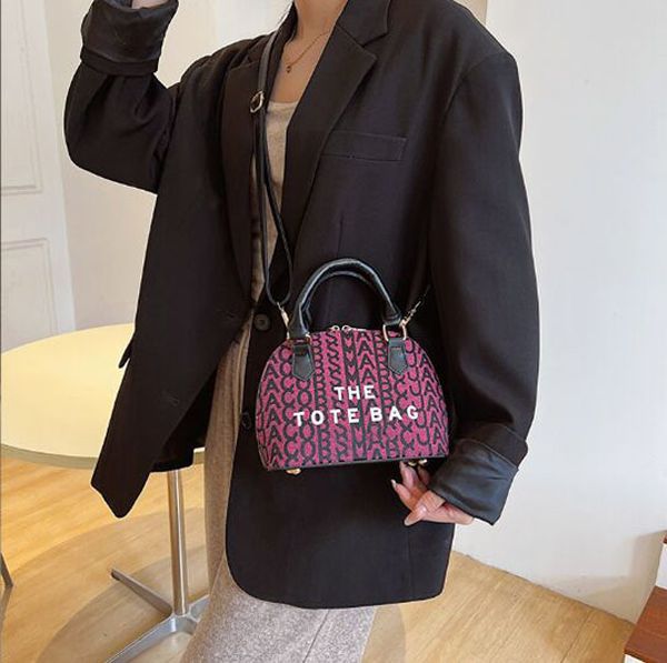 wallets 2023 women simple fashion letter handbag outdoor travel single shoulder bag personality texture crossbody bag, Red;black
wallets 2023 women simple fashion letter handbag outdoor travel single shoulder bag personality texture crossbody bag, Red;black