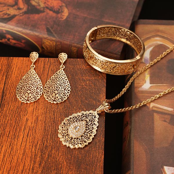 charm bracelets luxury arabesque design women jewelry set gold plated necklace earring bangle for bridal trendy moroccan 230508, Golden;silver
charm bracelets luxury arabesque design women jewelry set gold plated necklace earring bangle for bridal trendy moroccan 230508, Golden;silver