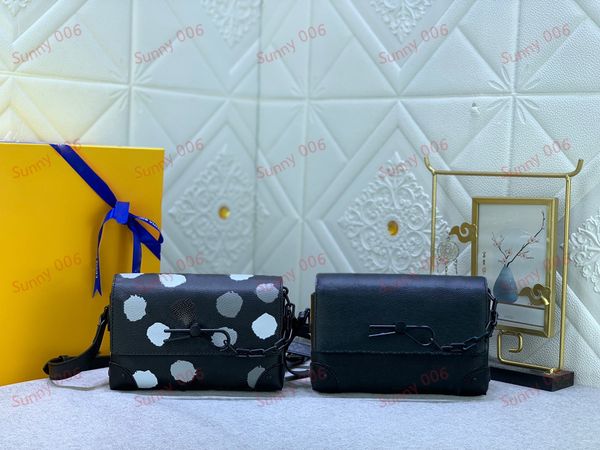 black printed graffiti shoulder bag luxury half chain design square bags tofu block bag designer cell phone bag fashion ladies wallet
black printed graffiti shoulder bag luxury half chain design square bags tofu block bag designer cell phone bag fashion ladies wallet
