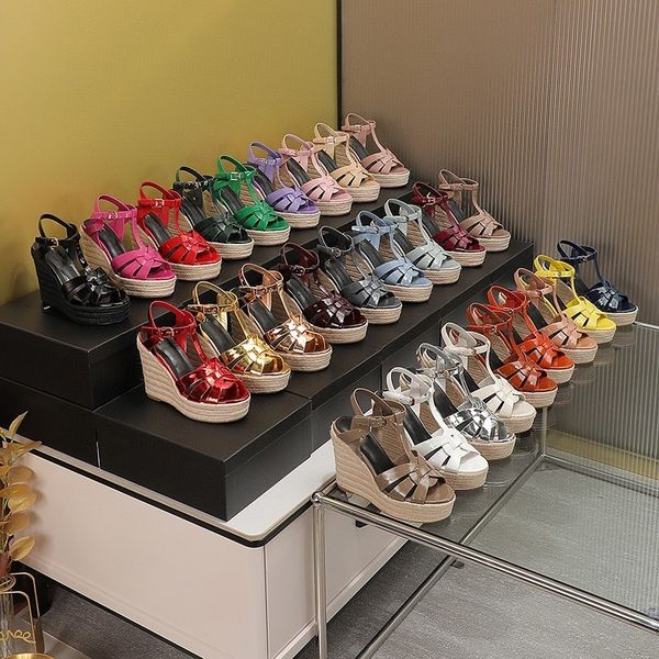 2023 designers cassandra sandals women hemp rope wedge raffia espadrilles leather 14cm high heels tribute platform sandal adjustable buckle, Black
2023 designers cassandra sandals women hemp rope wedge raffia espadrilles leather 14cm high heels tribute platform sandal adjustable buckle, Black