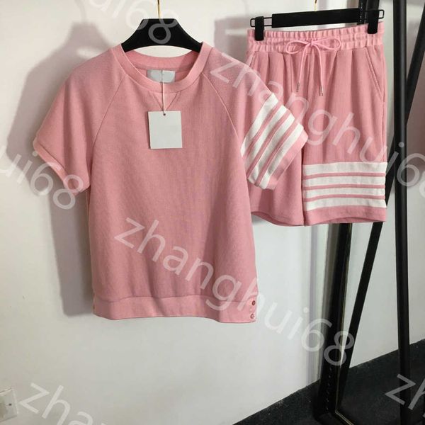 23ss casual suit womens designer clothing women set striped color matching short sleeve t-shirt elastic waist casual shorts set women clothe, White
23ss casual suit womens designer clothing women set striped color matching short sleeve t-shirt elastic waist casual shorts set women clothe, White