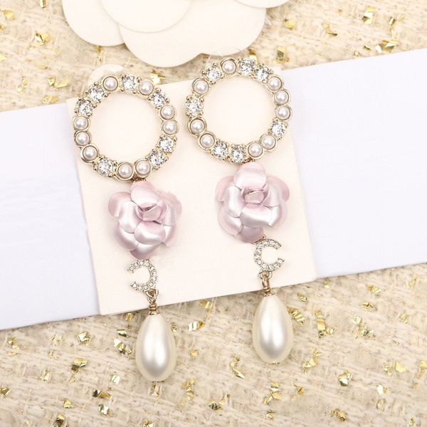 2023 luxury quality charm drop earring with diamond and nature shell beads flower deisgn in pink color have box stamp ps7961a, Golden
2023 luxury quality charm drop earring with diamond and nature shell beads flower deisgn in pink color have box stamp ps7961a, Golden