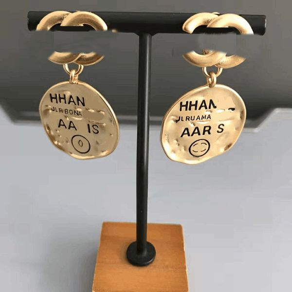18k gold plated famous designer luxury brand stud earring letter pendant for women earring wedding party jewerlry accessories high quality, Golden;silver
18k gold plated famous designer luxury brand stud earring letter pendant for women earring wedding party jewerlry accessories high quality, Golden;silver