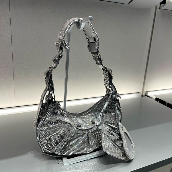 full drill fashions le cagole rhinestones shoulder bags crossbody motorcycle half moon pochette bag women men luxury water handbags drill pu
full drill fashions le cagole rhinestones shoulder bags crossbody motorcycle half moon pochette bag women men luxury water handbags drill pu