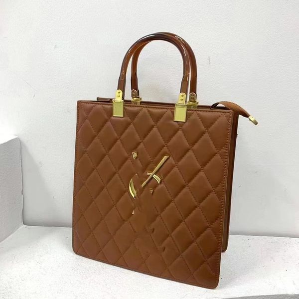 factory direct sales 2023 new tote women's bag ringer handbag big logo fashion all-match shoulder bag
factory direct sales 2023 new tote women's bag ringer handbag big logo fashion all-match shoulder bag