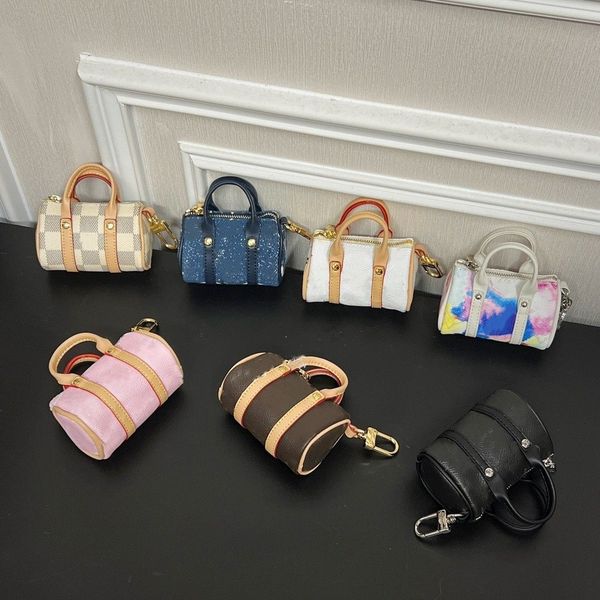 luxury brand letters plaid wallet watercolor rendering women's and men's pillow bags coin purses totes bags with keychain keyring, Red;black
luxury brand letters plaid wallet watercolor rendering women's and men's pillow bags coin purses totes bags with keychain keyring, Red;black