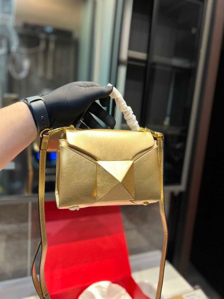 bags luxurys stud handbag crossbody tote designer womens underarm bag fashionable beauty ps48 qxng
bags luxurys stud handbag crossbody tote designer womens underarm bag fashionable beauty ps48 qxng
