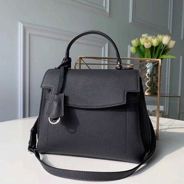 2023 new 9a l bag delicate knockoff designer hand bag lockme ever bb genuine leather shoulder bag m53937 yl090 b2h3, Black
2023 new 9a l bag delicate knockoff designer hand bag lockme ever bb genuine leather shoulder bag m53937 yl090 b2h3, Black