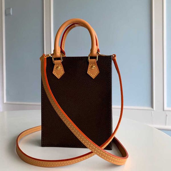 2023 new 9a l bag delicate knockoff designer shoulder bag petit sac plat 17cm fashion crossbody bag m69442 yl083 s761, Black
2023 new 9a l bag delicate knockoff designer shoulder bag petit sac plat 17cm fashion crossbody bag m69442 yl083 s761, Black