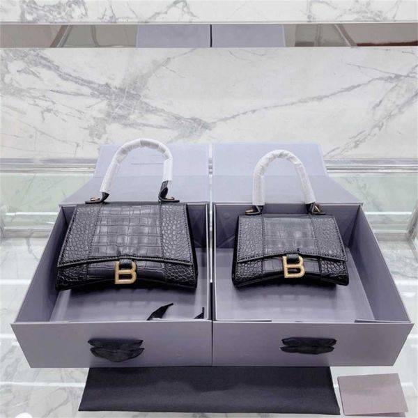 purses new casual leather crocodile pattern hourglass bag cowhide shoulder small square handheld women's
purses new casual leather crocodile pattern hourglass bag cowhide shoulder small square handheld women's