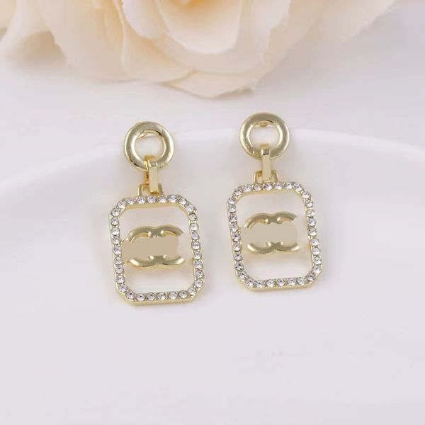 20style luxury designer brand rectangle stud earring pierced letter pendant for women earring wedding party jewerlry accessories high qualit, Golden;silver
20style luxury designer brand rectangle stud earring pierced letter pendant for women earring wedding party jewerlry accessories high qualit, Golden;silver