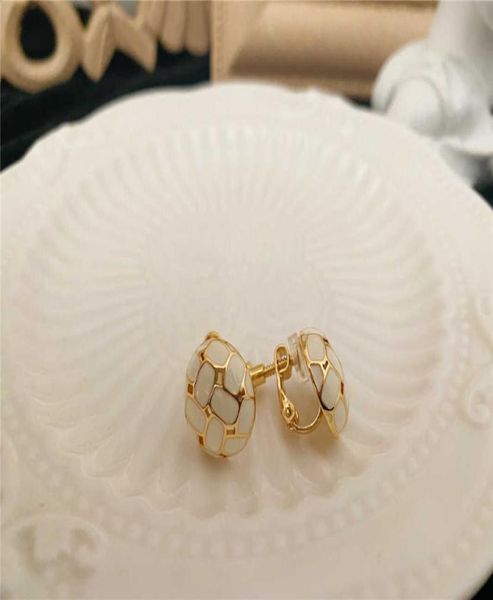 vintage stick oil dripping hollow out brass goldplated color preserving silver needle ear screw ear clip7920310, Golden
vintage stick oil dripping hollow out brass goldplated color preserving silver needle ear screw ear clip7920310, Golden