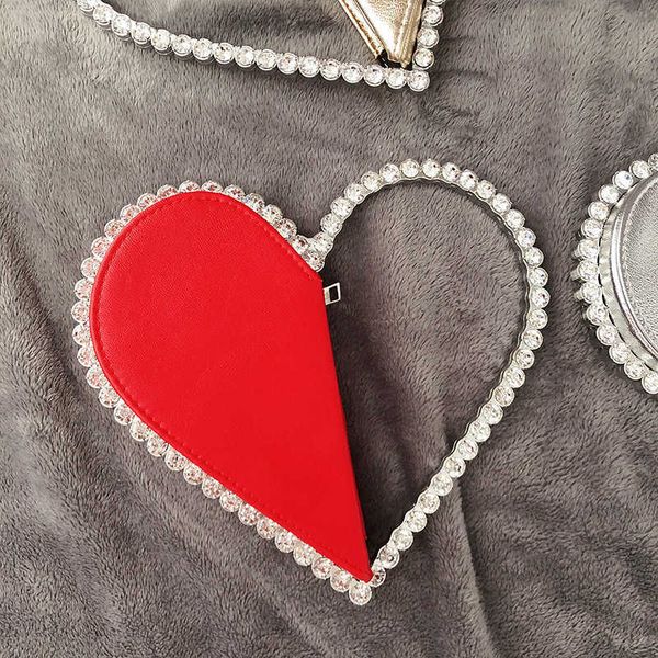 totes handbags for women designer luxury heart shaped evening diamond clutch bags for metal handle banquet hand bag 230509
totes handbags for women designer luxury heart shaped evening diamond clutch bags for metal handle banquet hand bag 230509