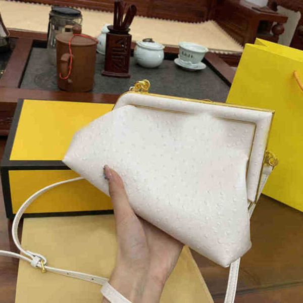 trapezoidal clip bag f-shaped buckle women shoulder cross body hobo designer luxury handbags lady messenger clutch purses 220525
trapezoidal clip bag f-shaped buckle women shoulder cross body hobo designer luxury handbags lady messenger clutch purses 220525