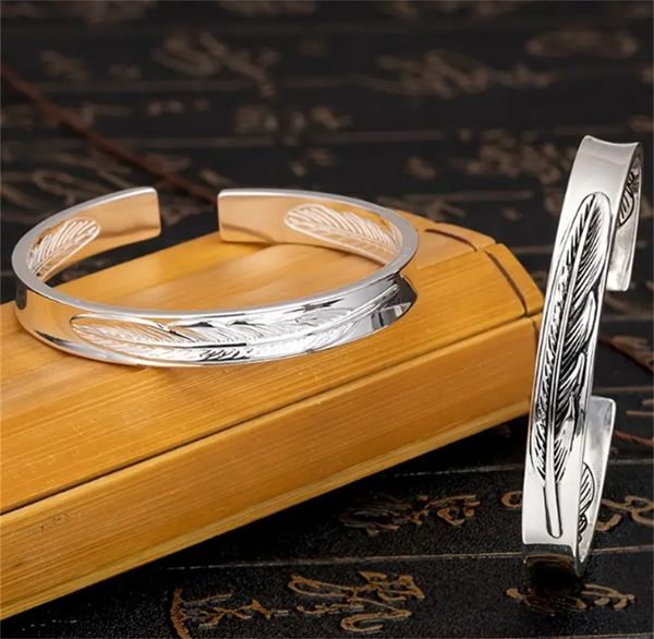 vintage-inspired 925 silver feather bracelet - perfect for couples, Golden;silver
vintage-inspired 925 silver feather bracelet - perfect for couples, Golden;silver