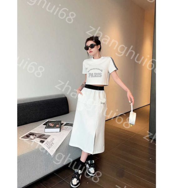 23ss women designer clothes skirt set brand round neck pure cotton letter pattern drill short ribbon splicing slit long half skirt suit wome, White
23ss women designer clothes skirt set brand round neck pure cotton letter pattern drill short ribbon splicing slit long half skirt suit wome, White