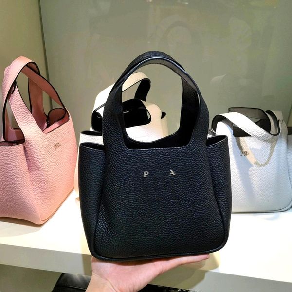 luxury designer 23ss tote bag underarm bag basket womens shoulder purse cowhide crossbody clutch magnetic womens closure lady fashion bags
luxury designer 23ss tote bag underarm bag basket womens shoulder purse cowhide crossbody clutch magnetic womens closure lady fashion bags