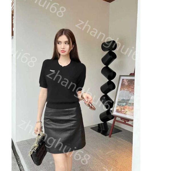 23ss womens designer clothing womens knits round neck new relief double f letter short sleeve knitted short sleeve with brooch womens clothe, White
23ss womens designer clothing womens knits round neck new relief double f letter short sleeve knitted short sleeve with brooch womens clothe, White