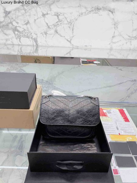 leather cc cross body 2023 senior designer bag fashion handbag stray high-capacity package high-end designer bags large capacity size 22 cm
leather cc cross body 2023 senior designer bag fashion handbag stray high-capacity package high-end designer bags large capacity size 22 cm