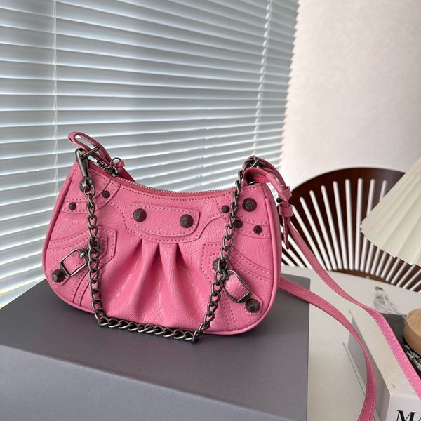 designer handbag women's bag fashion one shoulder bag new mini locomotive bag rivet tassel crescent pleated leather crossbody bag chain
designer handbag women's bag fashion one shoulder bag new mini locomotive bag rivet tassel crescent pleated leather crossbody bag chain