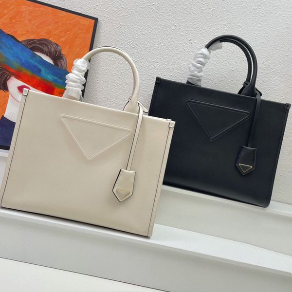 fashion designer bag 1ba270 mens and womens solid color leather tote bag large capacity portable shoulder bag male and female temperament ba
fashion designer bag 1ba270 mens and womens solid color leather tote bag large capacity portable shoulder bag male and female temperament ba