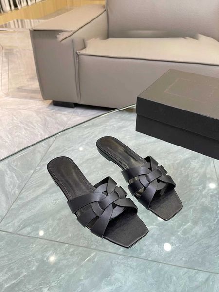 2023 7a embroidered fabric slides slippers black beige multicolor embroidery mules womens home flip flops casual sandals summer leather flat
2023 7a embroidered fabric slides slippers black beige multicolor embroidery mules womens home flip flops casual sandals summer leather flat