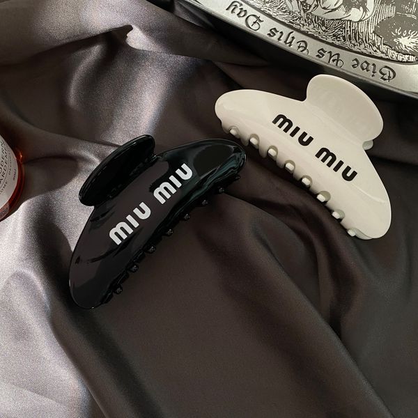 miu french letter pan hair grab clip back head shark clip hair accessories, Golden;silver
miu french letter pan hair grab clip back head shark clip hair accessories, Golden;silver