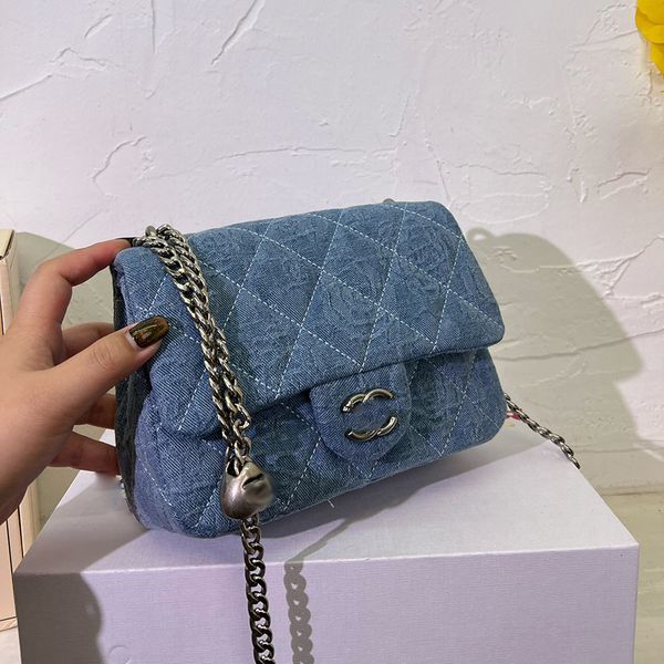 classic mini shoulder bag camellia cowboy portable crossbody bag silver adjustable love buckle thin chain womens bag princess hold makeup bo
classic mini shoulder bag camellia cowboy portable crossbody bag silver adjustable love buckle thin chain womens bag princess hold makeup bo