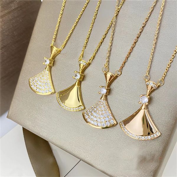 classic brand designer necklace for women fashionable and charming mother shell pendant necklace titanium steel 18k gold luxury necklace, Silver
classic brand designer necklace for women fashionable and charming mother shell pendant necklace titanium steel 18k gold luxury necklace, Silver