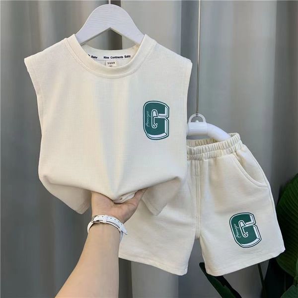 sets suits 2pc boy clothing summer fashion silk letter print boys s kids sleeveless loose shorts outfit hoodies and pants 230508
sets suits 2pc boy clothing summer fashion silk letter print boys s kids sleeveless loose shorts outfit hoodies and pants 230508