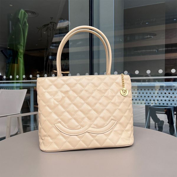 designer cc tote bag cowhide shopping shoulder bag woman handbag large capacity letter lattice luxury cross-body clutch bag retro chain swit
designer cc tote bag cowhide shopping shoulder bag woman handbag large capacity letter lattice luxury cross-body clutch bag retro chain swit
