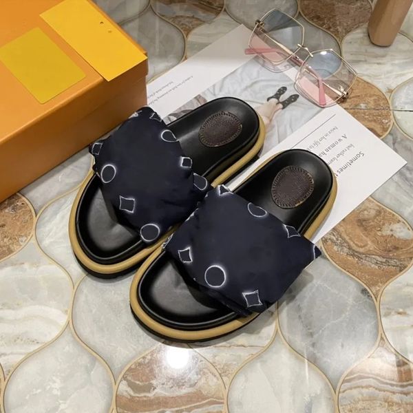 designer slippers men slides pool pillow mules flat sliders summer sandles padded front strap fashion shoes eu44, Black
designer slippers men slides pool pillow mules flat sliders summer sandles padded front strap fashion shoes eu44, Black
