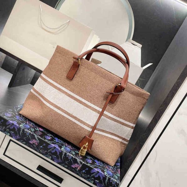 portable large capacity embroidered canvas bags tote women handbag shoulder leather designer crossbody female bucket with small card holder
portable large capacity embroidered canvas bags tote women handbag shoulder leather designer crossbody female bucket with small card holder