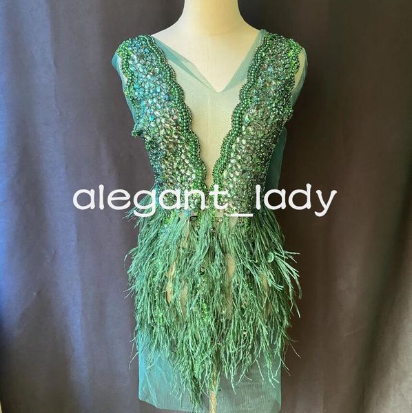 emerald green crystal applique short prom occasion dresses with feathers 2023 gillter arabic aso ebi mini evening cocktail gown, Black 
emerald green crystal applique short prom occasion dresses with feathers 2023 gillter arabic aso ebi mini evening cocktail gown, Black