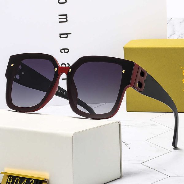 2022 new women's polarizer large b accessories trendy box style sunglasses, White;black
2022 new women's polarizer large b accessories trendy box style sunglasses, White;black