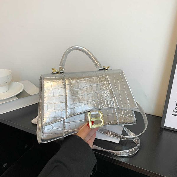 2023 fashion hand hourglass women's shoulder crossbody bag handheld gold and silver versatile
2023 fashion hand hourglass women's shoulder crossbody bag handheld gold and silver versatile