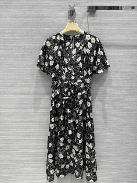 drop shoulder sleeve designer dress temperament v-neck silk romantic small white daisy print pattern dress bubble shoulder waist a-shaped dr, Black;gray
drop shoulder sleeve designer dress temperament v-neck silk romantic small white daisy print pattern dress bubble shoulder waist a-shaped dr, Black;gray