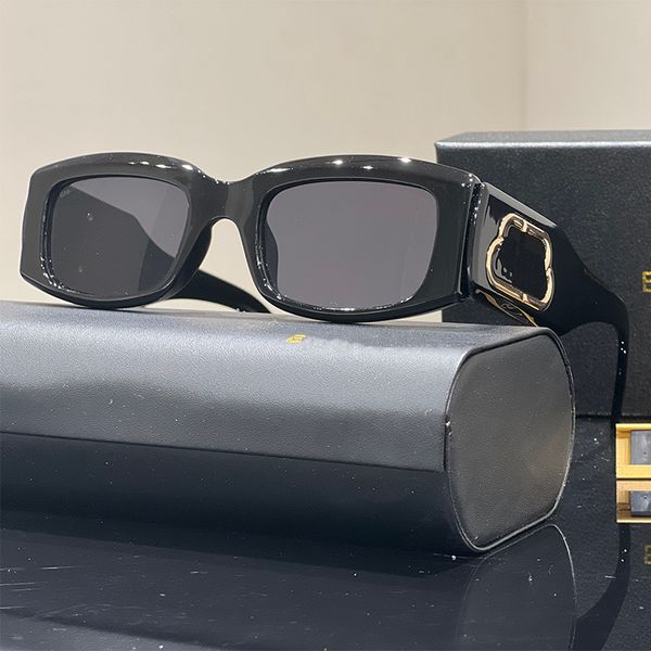 Luxury Esigner Sunglasses Sunglasses for Women Alphabet Esign Seasie Riving Wear Beach Sunglasses Retro Frame Luxury Design UV400 with Box Dust Bag Very
Luxury Esigner Sunglasses Sunglasses for Women Alphabet Esign Seasie Riving Wear Beach Sunglasses Retro Frame Luxury Design UV400 with Box Dust Bag Very