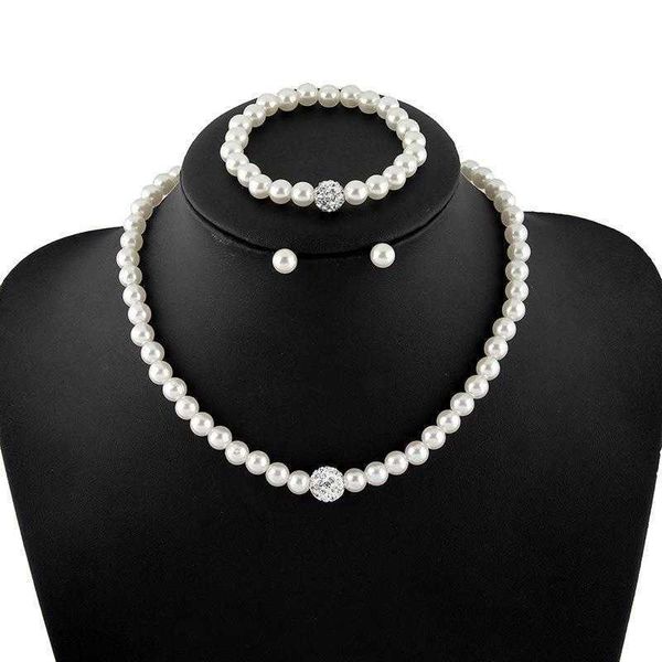 pearl necklace matching high grade diamond studded bracelet ear studs suit, Golden;silver
pearl necklace matching high grade diamond studded bracelet ear studs suit, Golden;silver