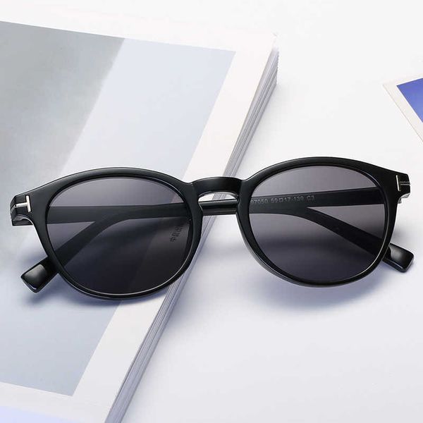 new fashion leisure round frame sunglasses trend t-shaped men's personality sunglasses, White;black
new fashion leisure round frame sunglasses trend t-shaped men's personality sunglasses, White;black