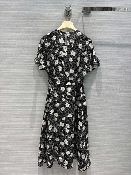 drop shoulder sleeve designer dress temperament v-neck silk romantic small white daisy print pattern dress bubble shoulder waist a-shaped dr, Black;gray
drop shoulder sleeve designer dress temperament v-neck silk romantic small white daisy print pattern dress bubble shoulder waist a-shaped dr, Black;gray