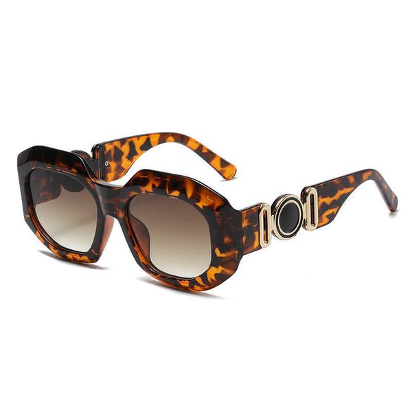 new fashionable modern sunglasses with small frames face fixing street show dark glasses for men and women, White;black
new fashionable modern sunglasses with small frames face fixing street show dark glasses for men and women, White;black