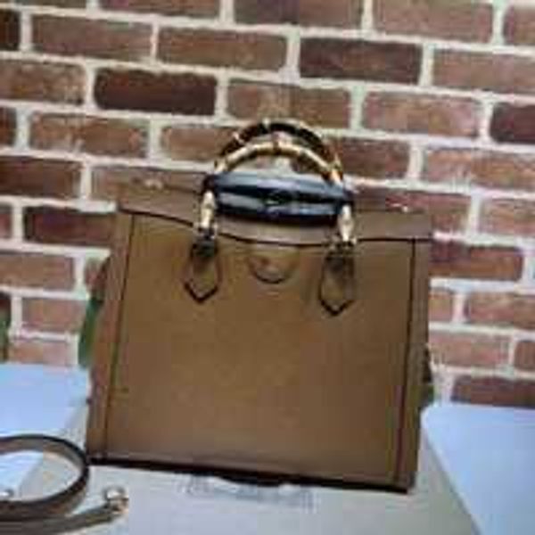 clothing luxury brand bags medium 678842 woman embossing handbag leather shoulder ophi 8q8k, Black;white
clothing luxury brand bags medium 678842 woman embossing handbag leather shoulder ophi 8q8k, Black;white